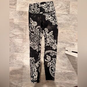 Lululemon Wunder Under High-Rise Tight Full-On Luxtreme 28"
Painted Paisley